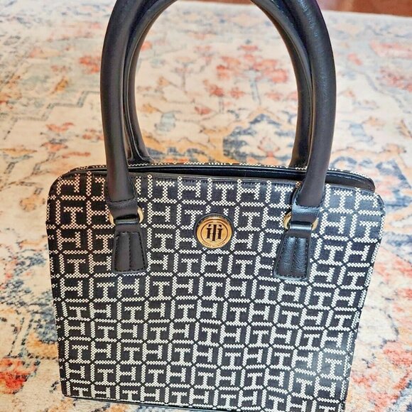 Tommy Hilfiger Shopper Style Monogram Logo Bag Tote Black Handbag - Picture 1 of 4